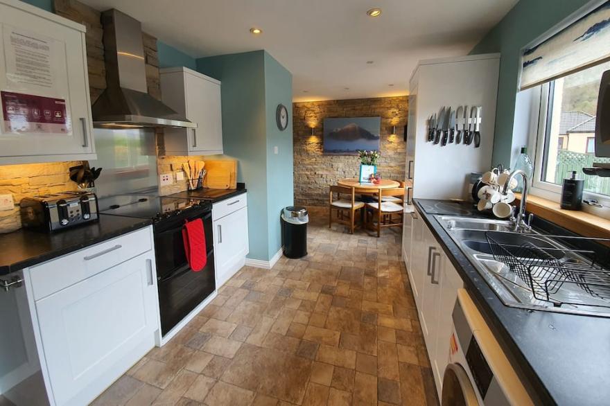 Spacious Highland Getaway*ALL rooms en-suite* (3rd Bedroom optional extra)