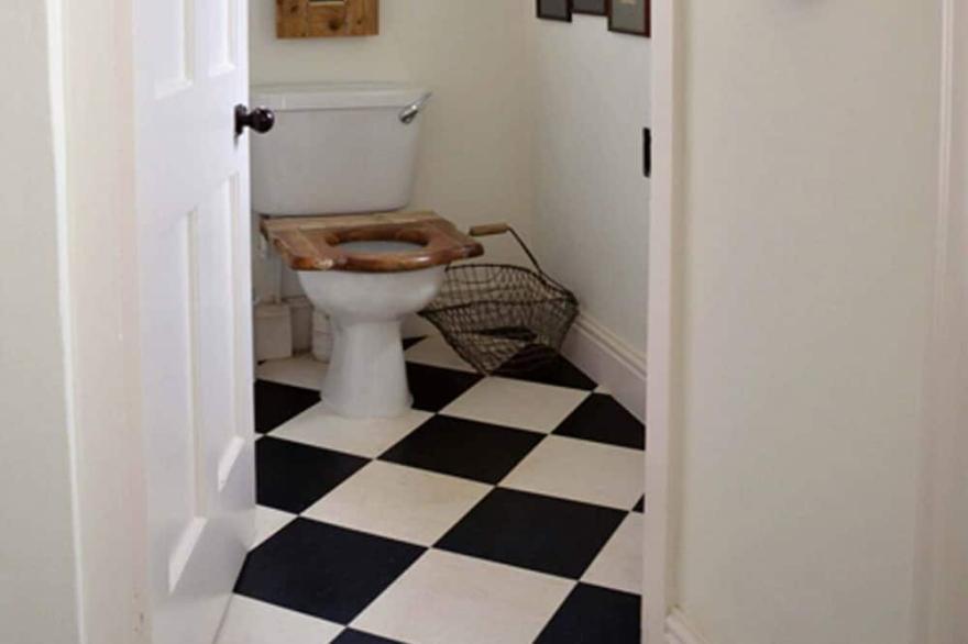 Bantham House, Bantham Beach, South Devon - A beautiful luxury family home