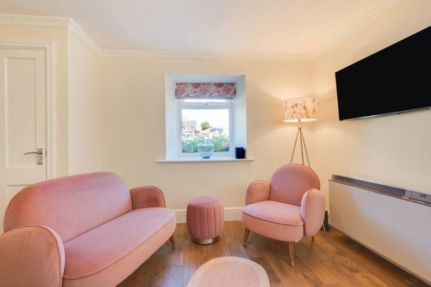 Honey Cottage Mews - Two Bedroom House, Sleeps 4