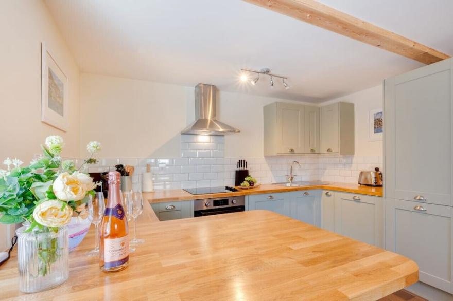 Honey Cottage Mews - Two Bedroom House, Sleeps 4