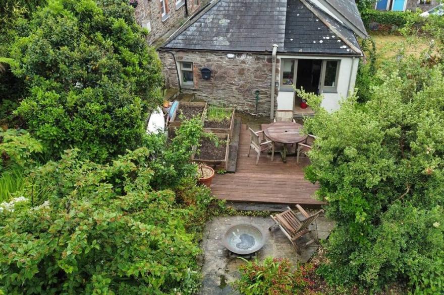 Romantic, cosy, historic 700 year old cottage with garden in the South Hams