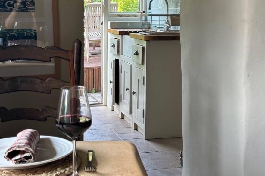 Romantic, cosy, historic 700 year old cottage with garden in the South Hams