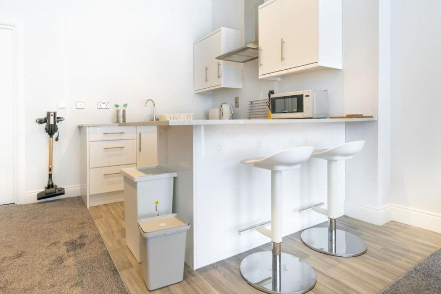 Pass the Keys | Bright and Airy 1BR Apt Next to Cafes and Queens Uni
