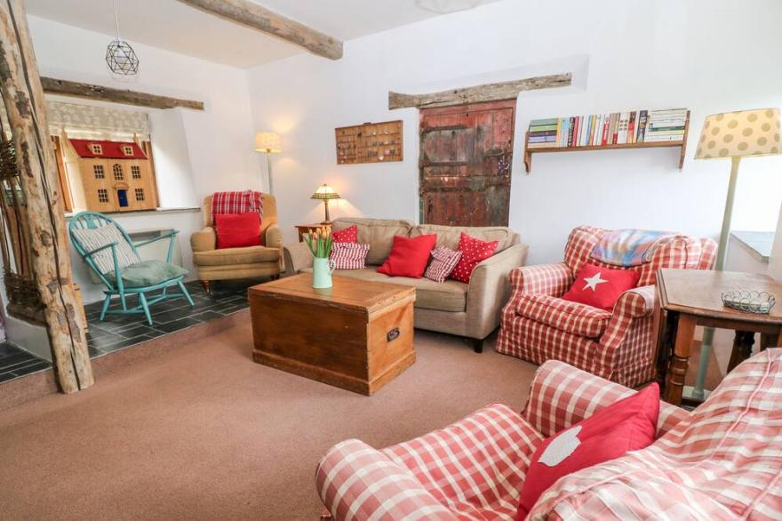 ELM COTTAGE, pet friendly, character holiday cottage in Kilkhampton