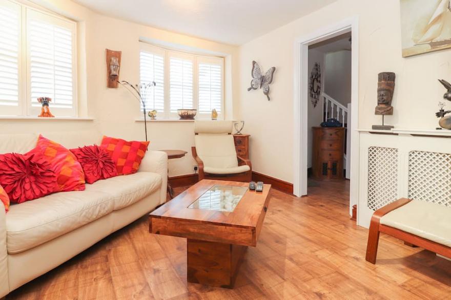 HEATH CORNER, pet friendly, character holiday cottage in Knutsford
