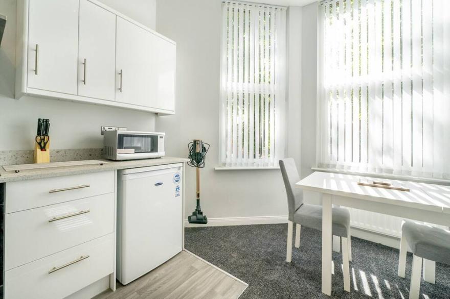 Pass the Keys | Pristine 1BR Apt Queens Uni Walk Everywhere