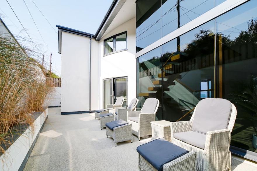 MEGIZZY, pet friendly, country holiday cottage in Polzeath