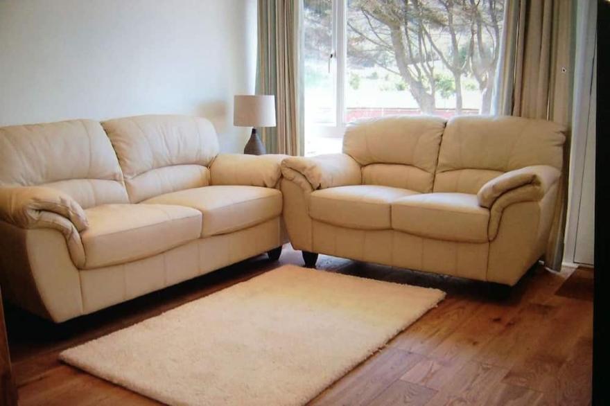 Luxury beach cottage only 100 meters from the beach in Polzeath. Sleeps 4