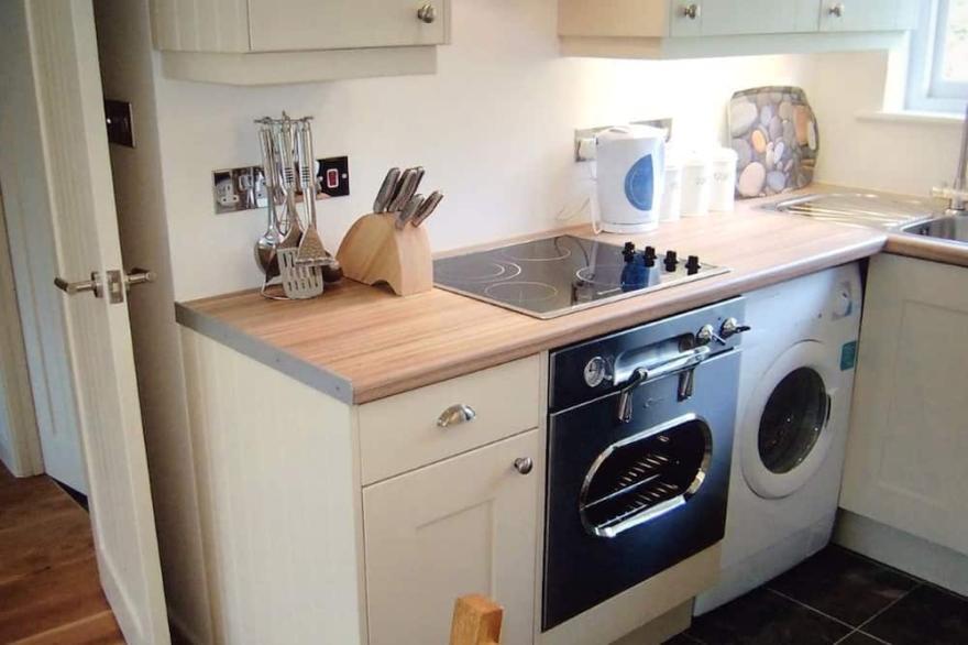 Waves End - Luxury beach cottage only 100 meters from the beach