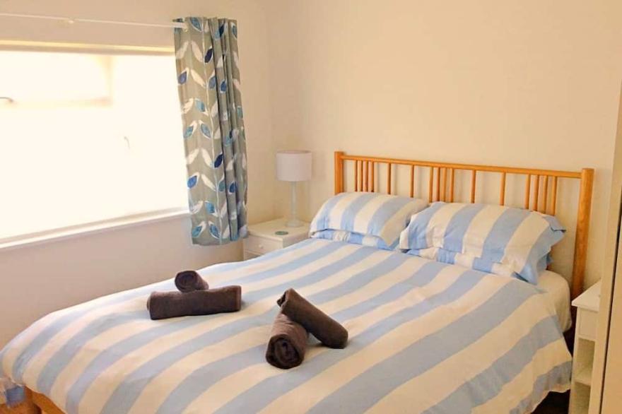 Waves End - Luxury beach cottage only 100 meters from the beach