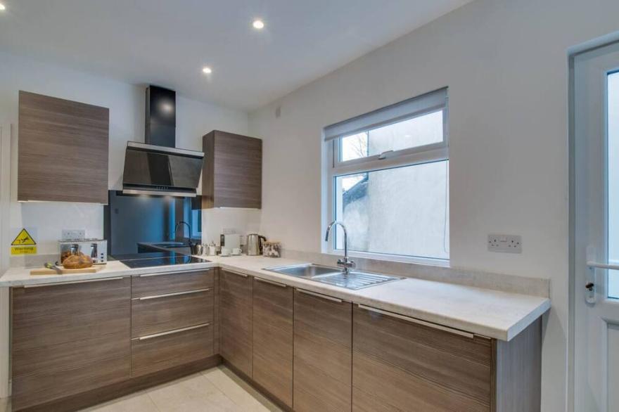 Drws Nesaf Cardiff Townhouse