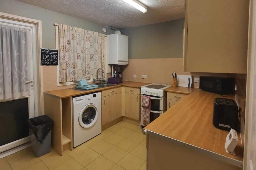 Spacious cottage in heart of Basingstoke Lehar close