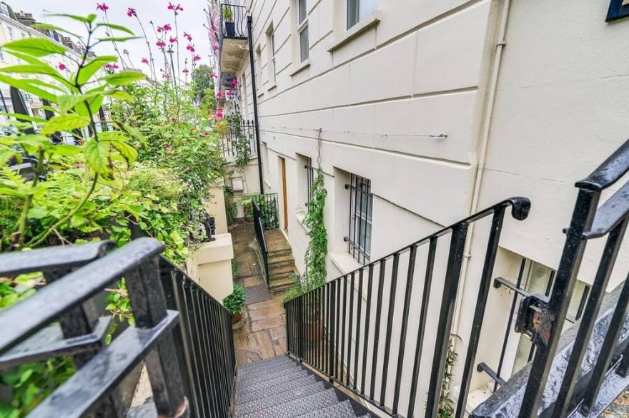 High Spec, Lateral Mews Apartment