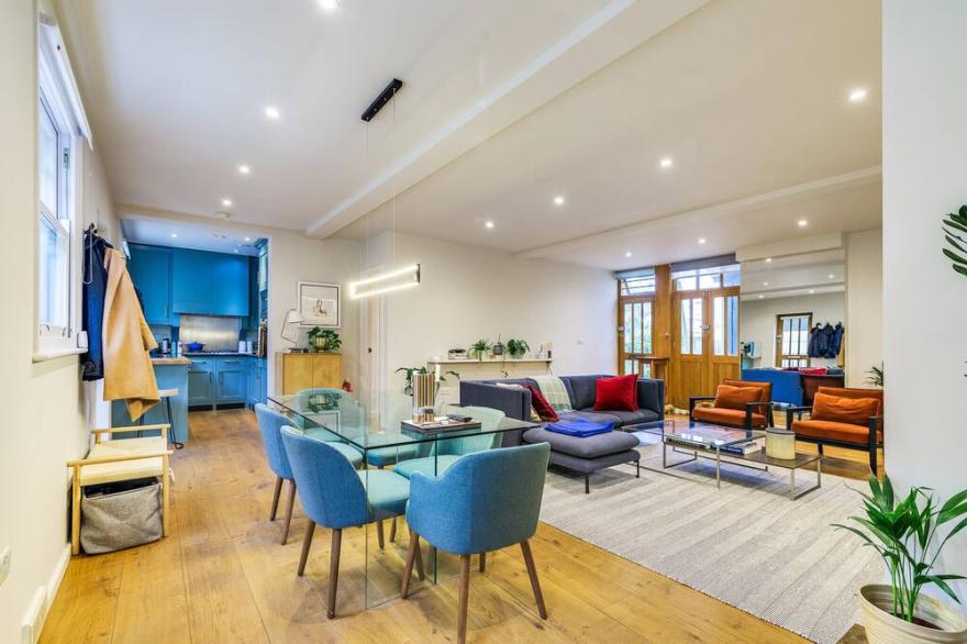 High Spec, Lateral Mews Apartment