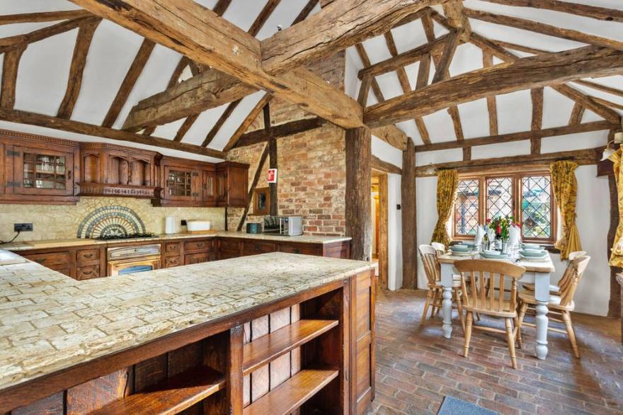 Sandhill Cottage - Swimming Pool & Tennis Court