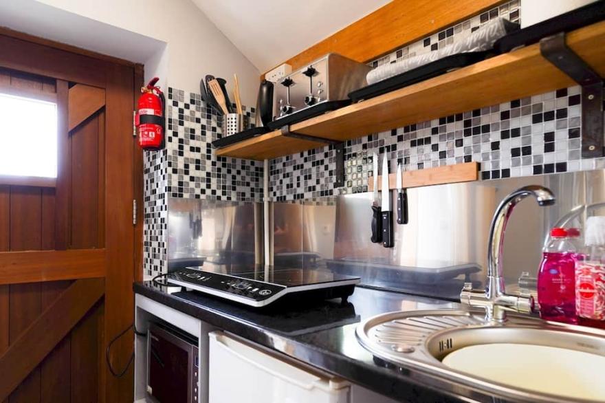 Pass the Keys | Beautiful hideaway one bed cottage with hot tub