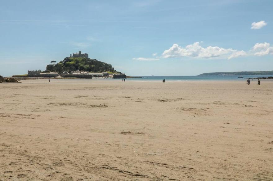 SEA DREAMS, family friendly, country holiday cottage in Marazion