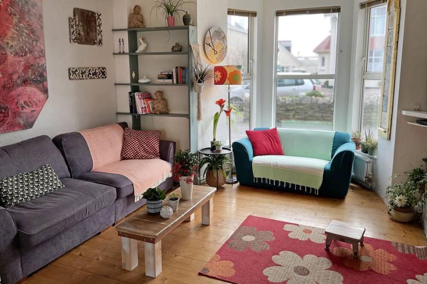 Family townhouse walking distance to beaches and town.