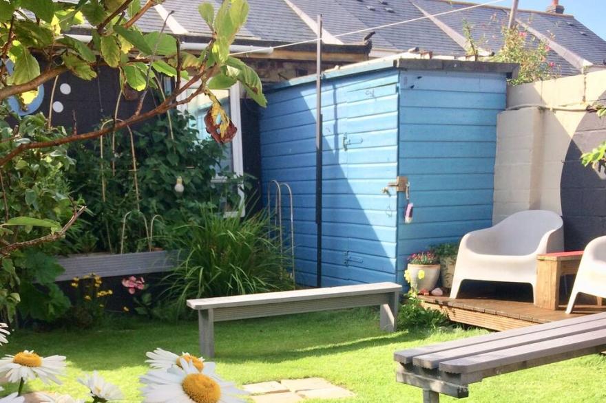 Family townhouse walking distance to beaches and town.