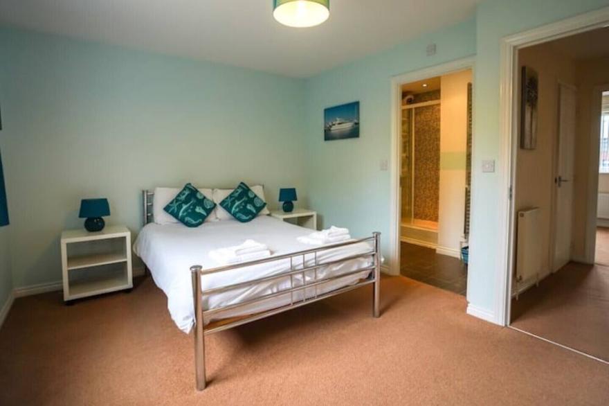 Trendy & Modern Cardiff Bay Townhouse - Sleeps 6