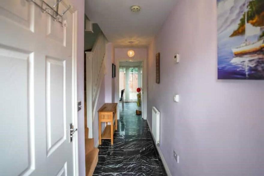 Trendy & Modern Cardiff Bay Townhouse - Sleeps 6