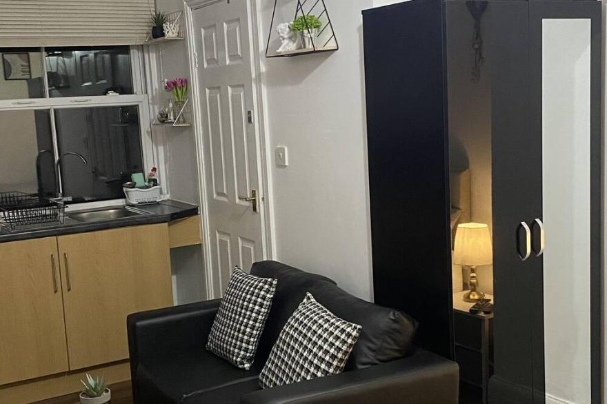 Classy & Comfort Studio 4 At Queensgate I Double Bed