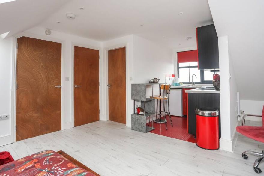 52 HIGH STREET, pet friendly, country holiday cottage in Criccieth