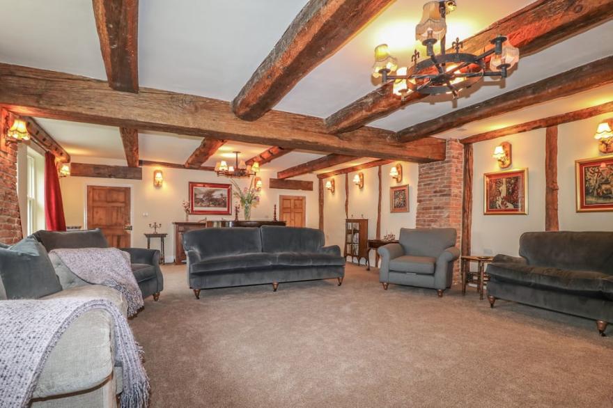 COPMANTHORPE HALL, family friendly, with hot tub in Copmanthorpe