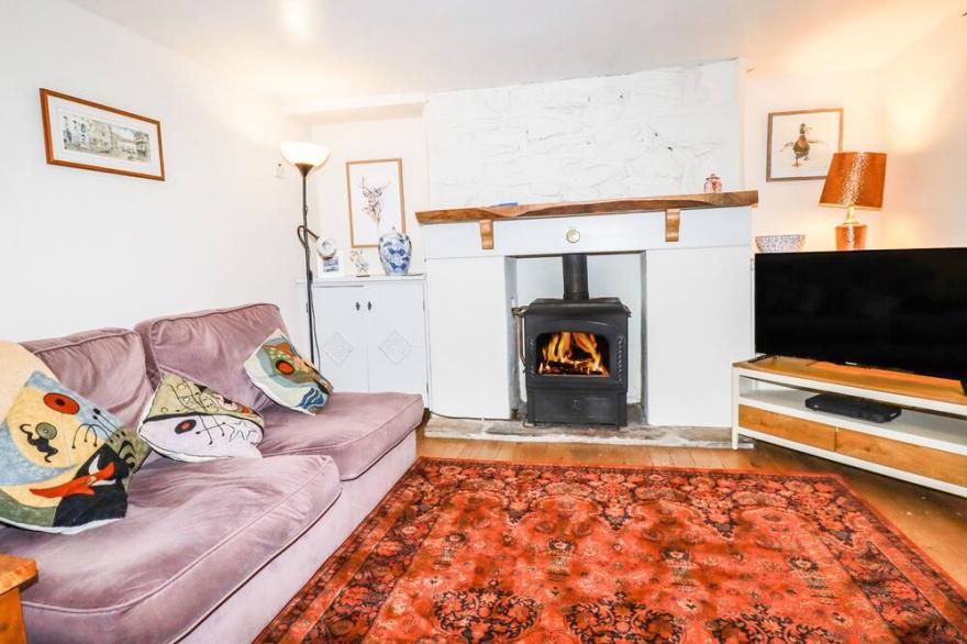PRIMROSE COTTAGE, pet friendly in Scorrier