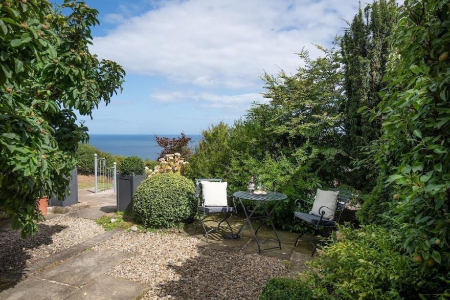 BAY VIEW COTTAGE - stunning cottage overlooking Robin Hoods Bay