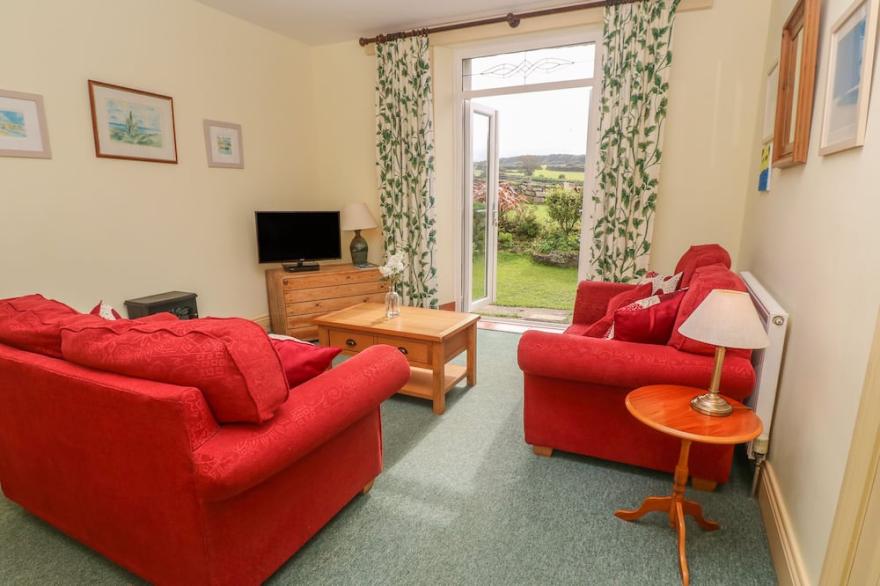 OLD CHAPEL COTTAGE, pet friendly, with a garden in Praa Sands