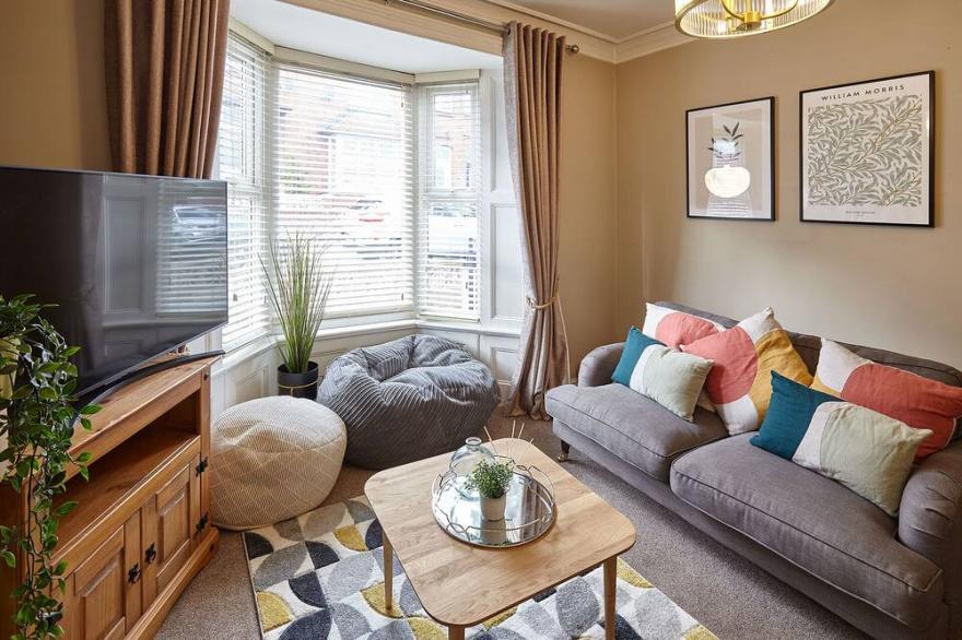 Host & Stay | Custard Cottage