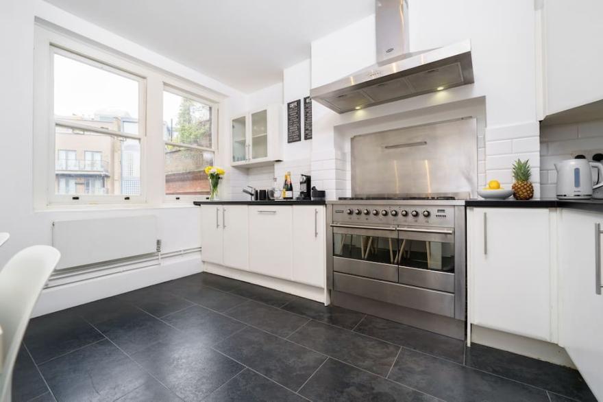 LUXURY/HUGE! 3 BEDR/4BEDS/ COVENT GARD 5MIN SUBWAY
