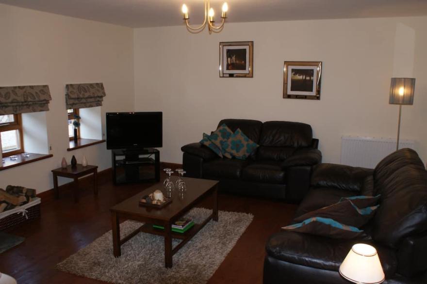 Spacious and Characterful 2 bedroom Detached Barn Conversion close to coast.