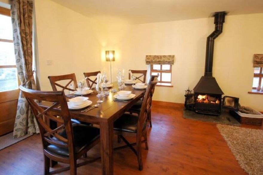 Spacious and Characterful 2 bedroom Detached Barn Conversion close to coast.