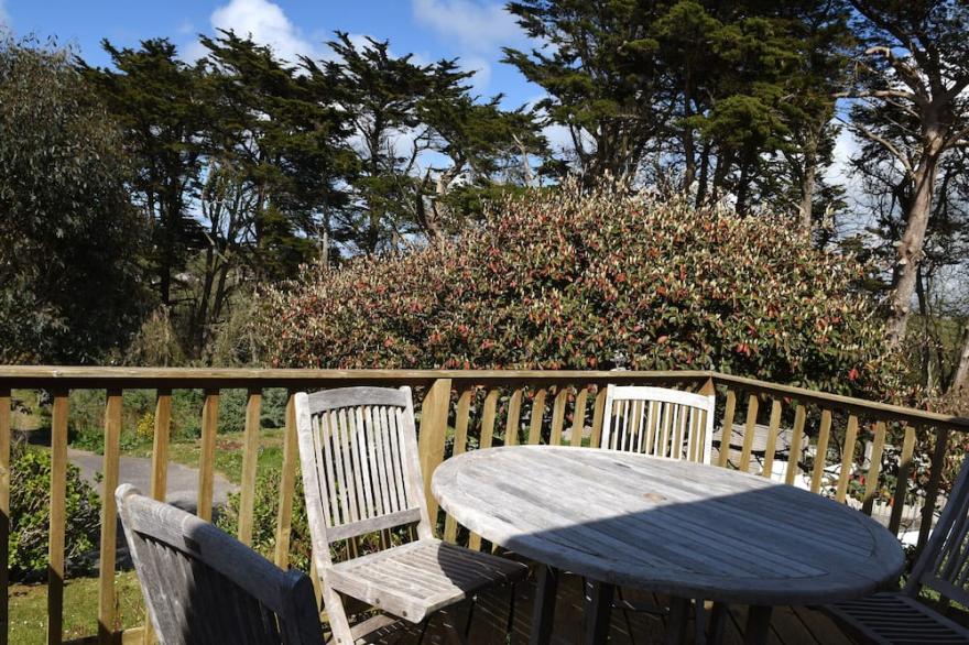 NORTHERN LIGHTS, family friendly, country holiday cottage in Polzeath