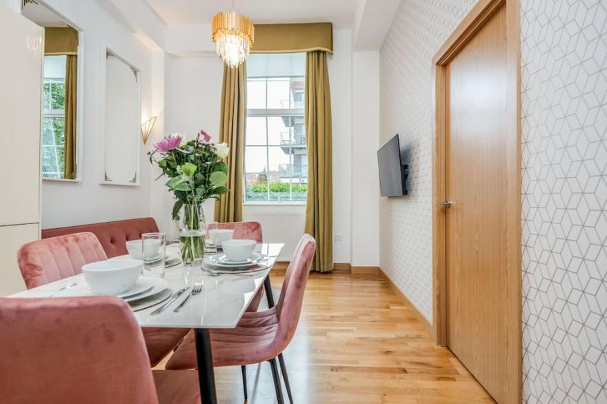 ✪  Luxurious 3 Bed Flat✪ Dagenham ✪ London