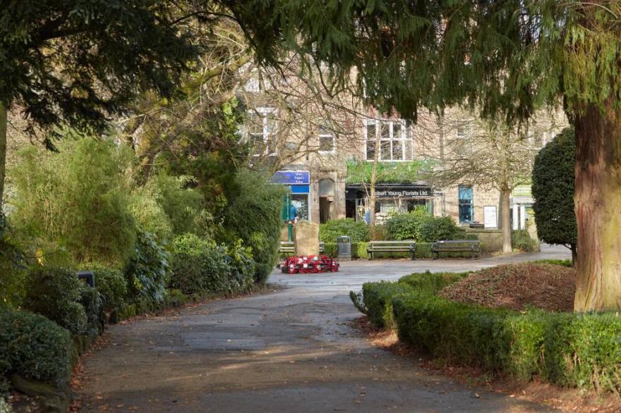 Wolfscote Apartment, contemporary 2 bedroom apartment in central Matlock