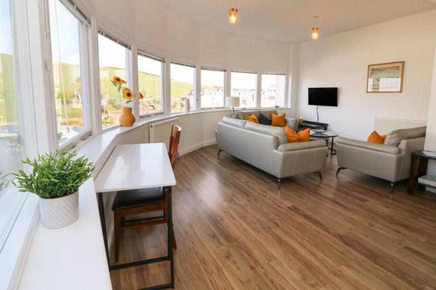 11 COVE VIEW APARTMENTS, pet friendly, with a garden in Ilfracombe