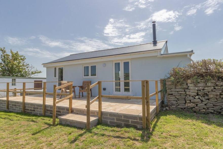 VILLAGE VIEW, pet friendly, with open fire in Burton Bradstock