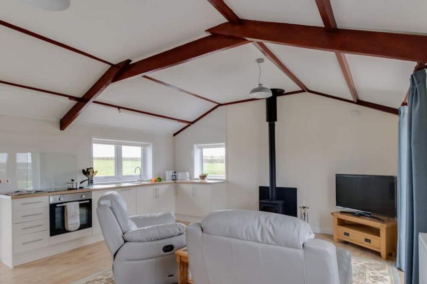 VILLAGE VIEW, pet friendly, with open fire in Burton Bradstock
