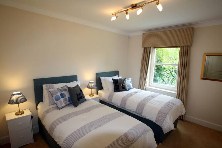 Ideal Family Apartment In Leafy South Edinburgh - no stairs & free parking