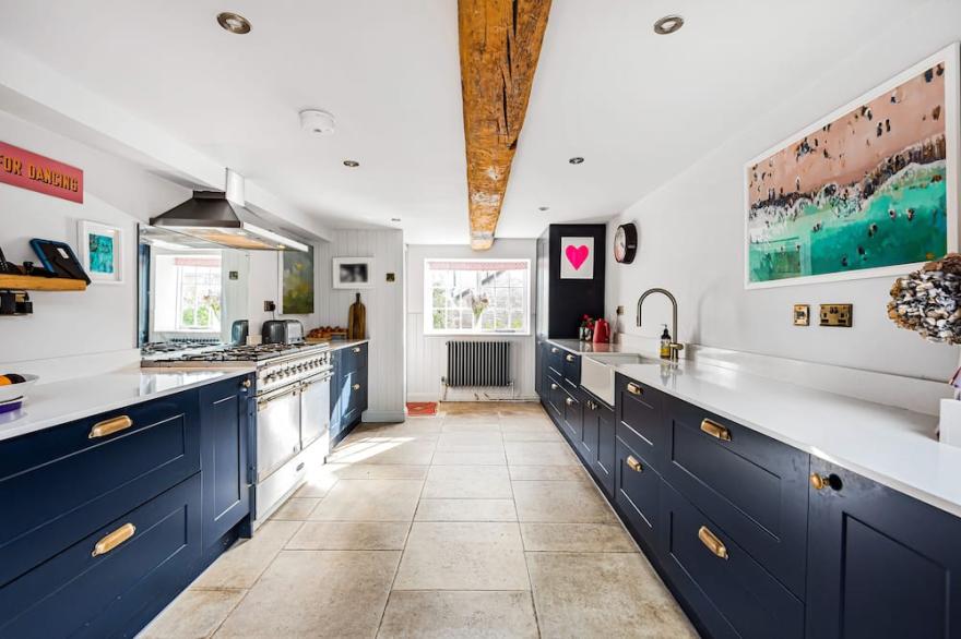 Dorset Thatched Cottage in the Heart of a Broadmayne close to the jurassic coast