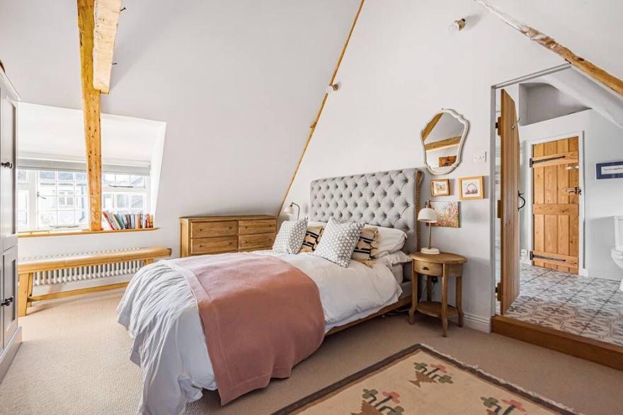 Dorset Thatched Cottage in the Heart of a Broadmayne close to the jurassic coast