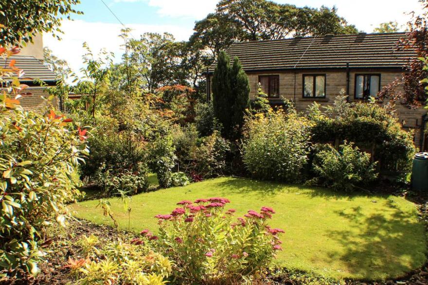 11 LANE END, pet friendly, with open fire in Thornton, West Yorkshire