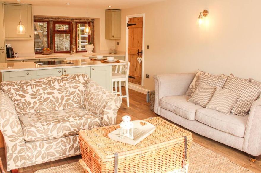 11 LANE END, pet friendly, with open fire in Thornton, West Yorkshire