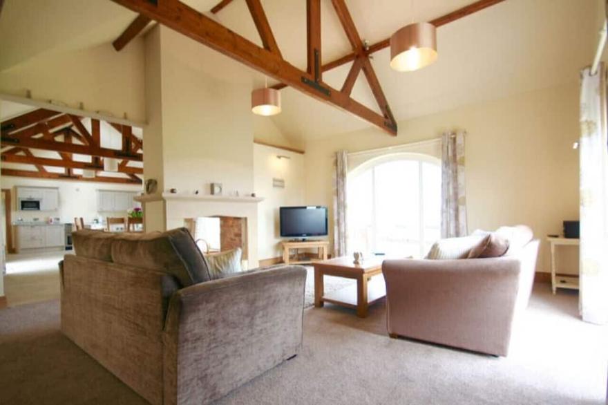 Byre @ Westfield - Four Bedroom House, Sleeps 8