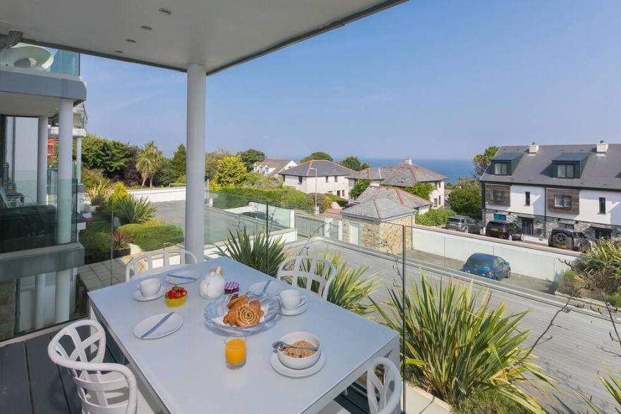 WHITE CREST, romantic, country holiday cottage in St Ives