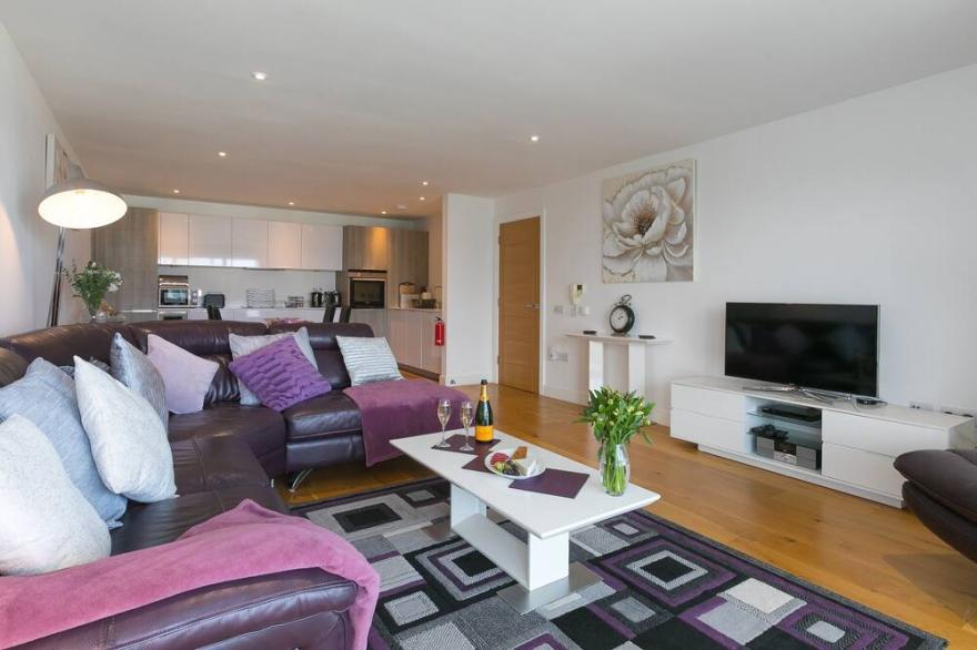 WHITE CREST, romantic, country holiday cottage in St Ives