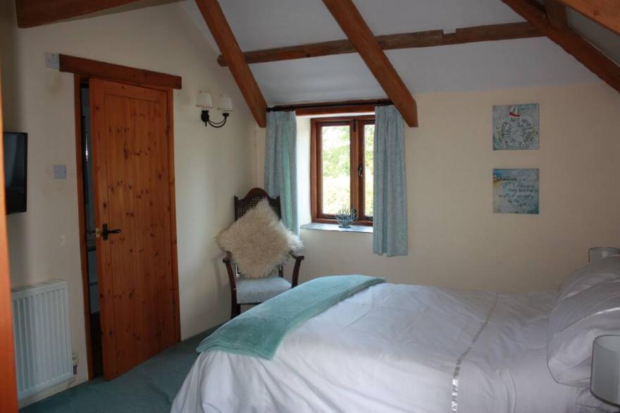 Converted barn within walking distance of local shops and beaches